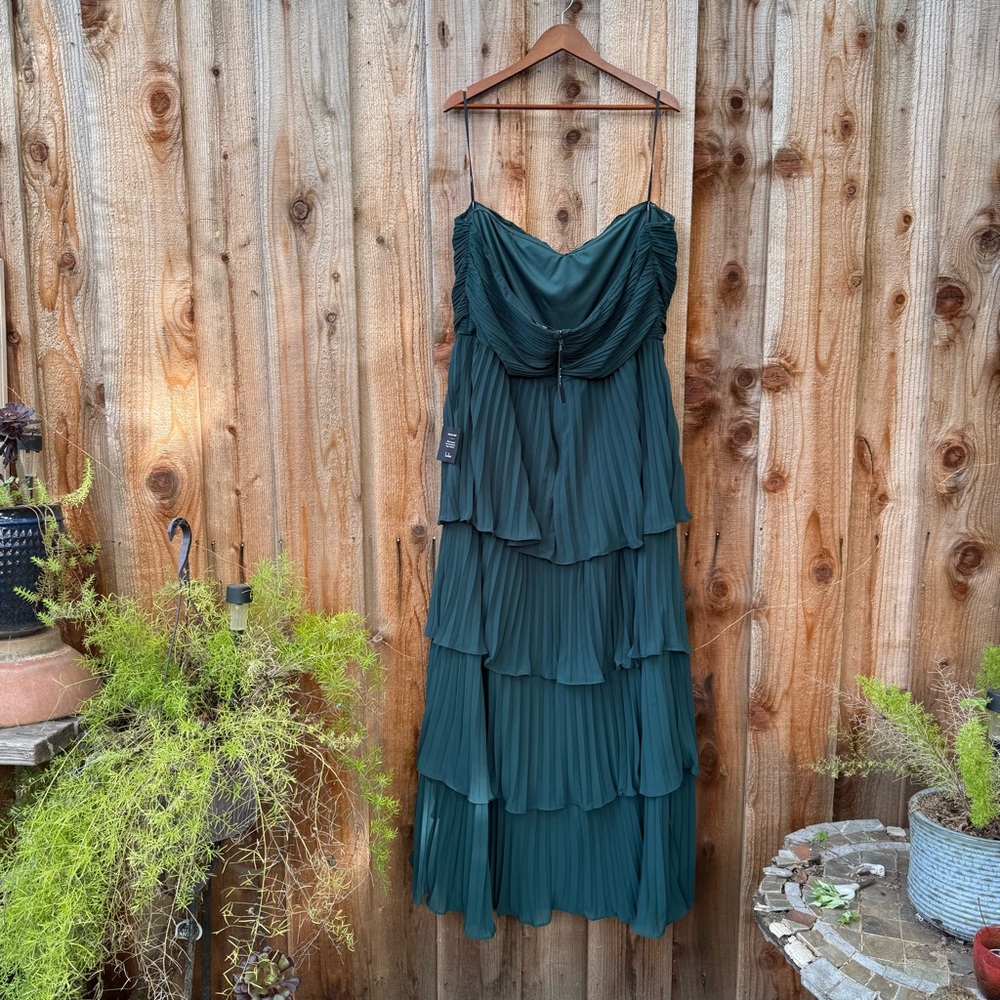 🌿 Emerald Green Sweetheart Pleated Chiffon Tiered Maxi Dress 🌿 - Picture 6 of 9